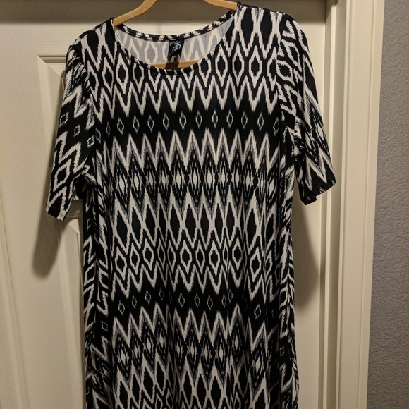 Agnes & Dora Tops - NWOT Agnes & Dora Swing Tunic Aztec